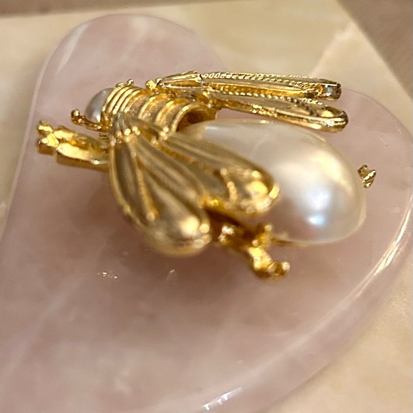 Vintage Bee Brooch Faux Pearl Gold-tone - Picture 7 of 17
